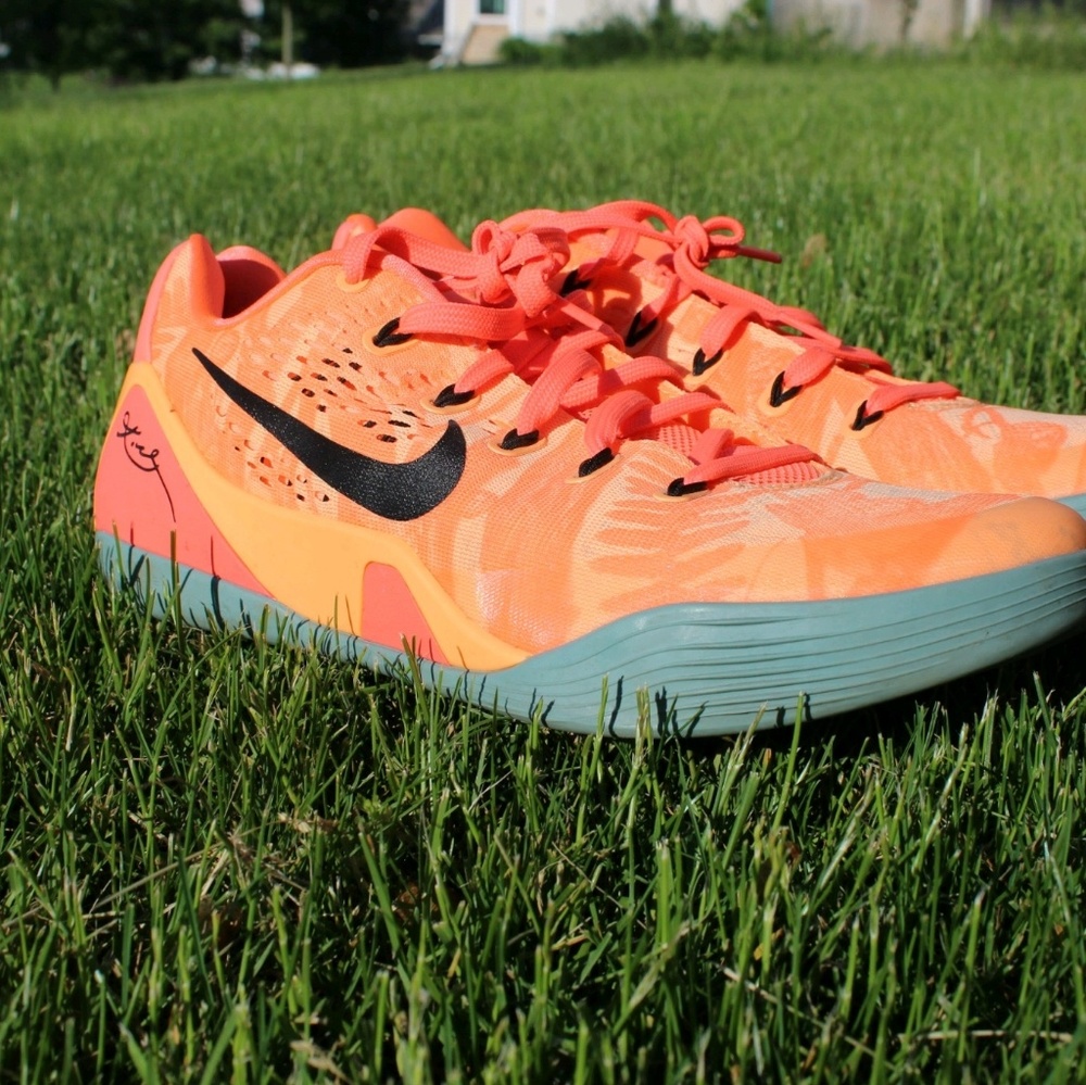 Size 10.5 Nike Koby 9'Bright Mango Men's sneaker